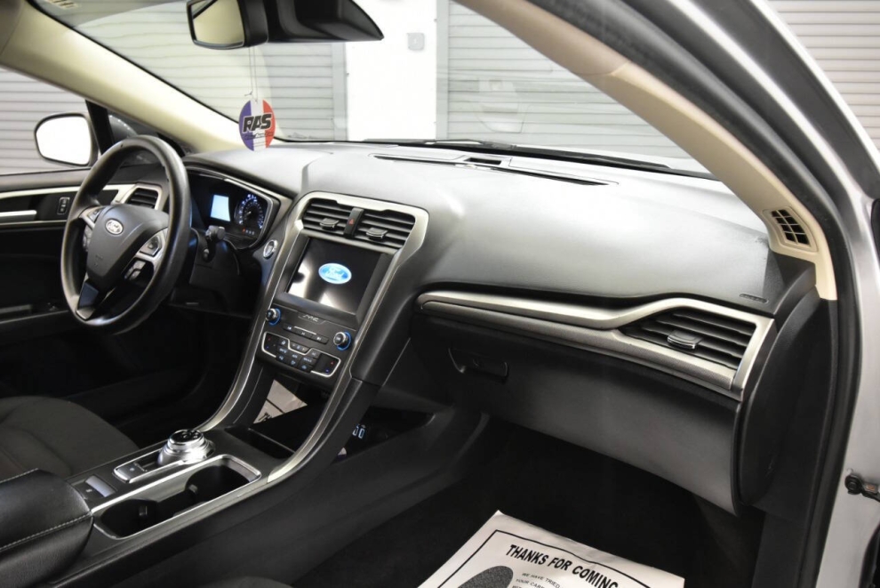 2020 Ford Fusion SE 4dr Sedan, Silver, Mileage: 79,215 - photo 14