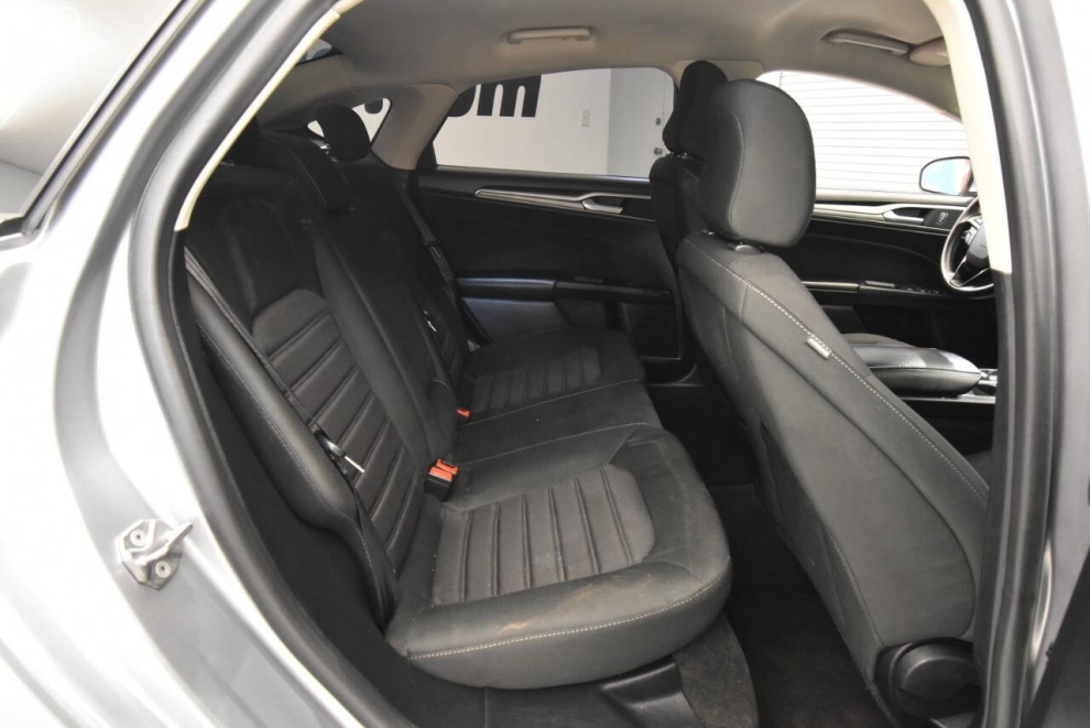 2020 Ford Fusion SE 4dr Sedan, Silver, Mileage: 79,215 - photo 16