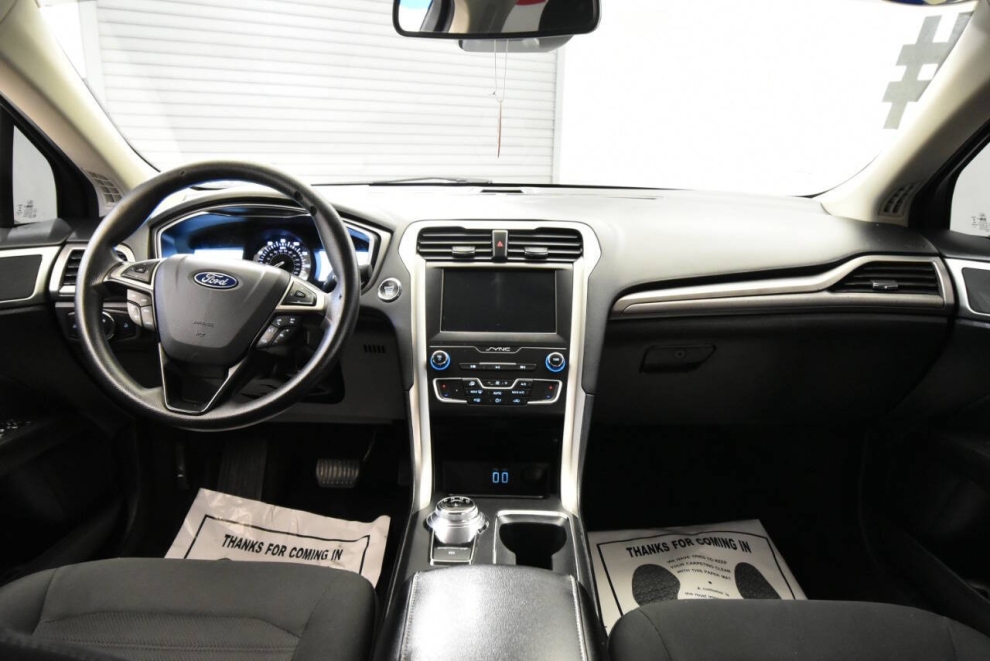 2020 Ford Fusion SE 4dr Sedan, Silver, Mileage: 79,215 - photo 17
