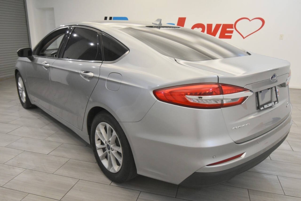 2020 Ford Fusion SE 4dr Sedan, Silver, Mileage: 79,215 - photo 2