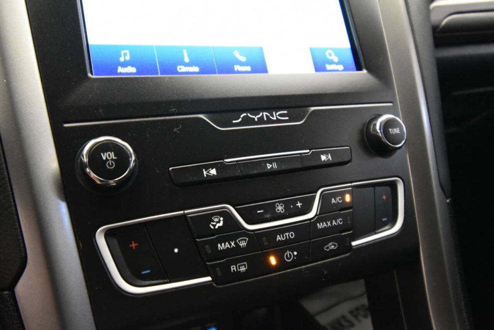 2020 Ford Fusion SE 4dr Sedan, Silver, Mileage: 79,215 - photo 20