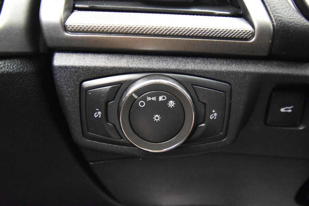 2020 Ford Fusion SE 4dr Sedan, Silver, Mileage: 79,215 - photo 26