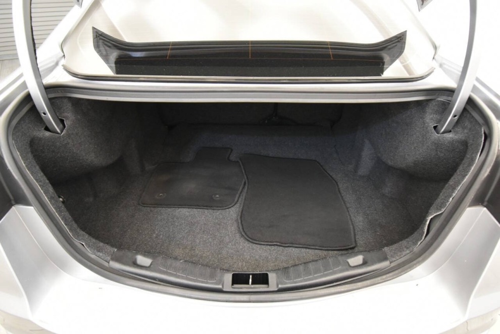 2020 Ford Fusion SE 4dr Sedan, Silver, Mileage: 79,215 - photo 30