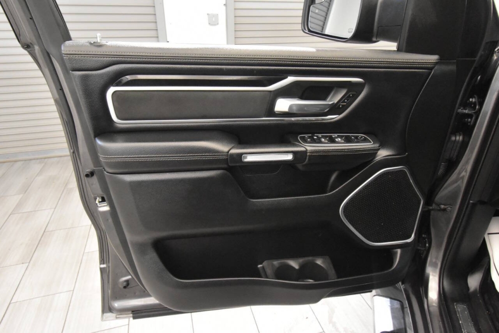 2020 RAM 1500 Laramie 4x4 4dr Crew Cab 5.6 ft. SB Pickup, Gris, Mileage: 69,824 - photo 12