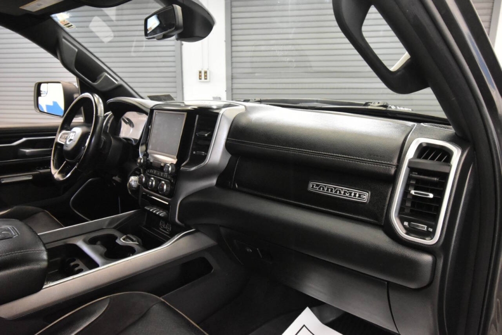 2020 RAM 1500 Laramie 4x4 4dr Crew Cab 5.6 ft. SB Pickup, Gris, Mileage: 69,824 - photo 15