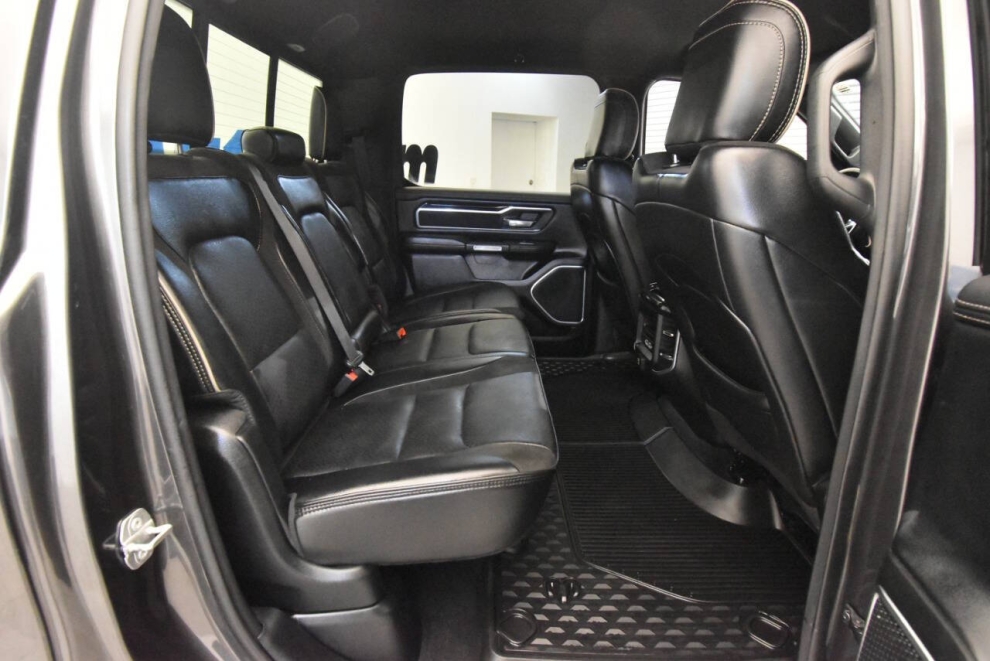 2020 RAM 1500 Laramie 4x4 4dr Crew Cab 5.6 ft. SB Pickup, Gris, Mileage: 69,824 - photo 17
