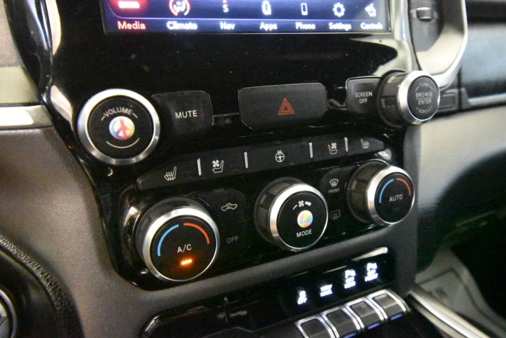 2020 RAM 1500 Laramie 4x4 4dr Crew Cab 5.6 ft. SB Pickup, Gris, Mileage: 69,824 - photo 22