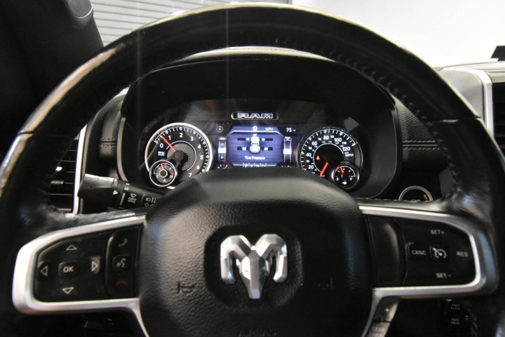 2020 RAM 1500 Laramie 4x4 4dr Crew Cab 5.6 ft. SB Pickup, Gris, Mileage: 69,824 - photo 26
