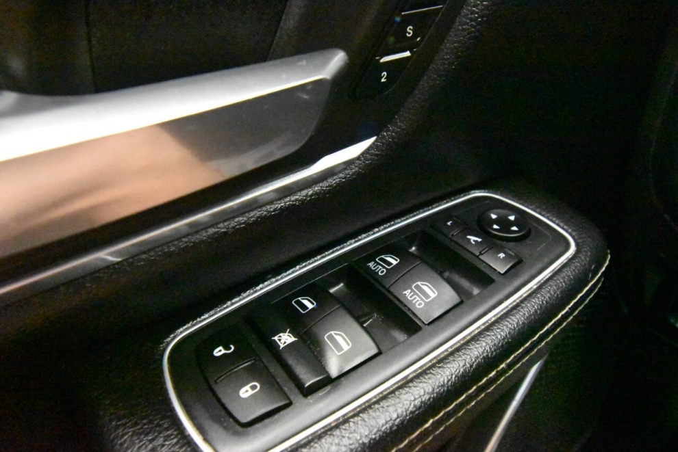 2020 RAM 1500 Laramie 4x4 4dr Crew Cab 5.6 ft. SB Pickup, Gris, Mileage: 69,824 - photo 31