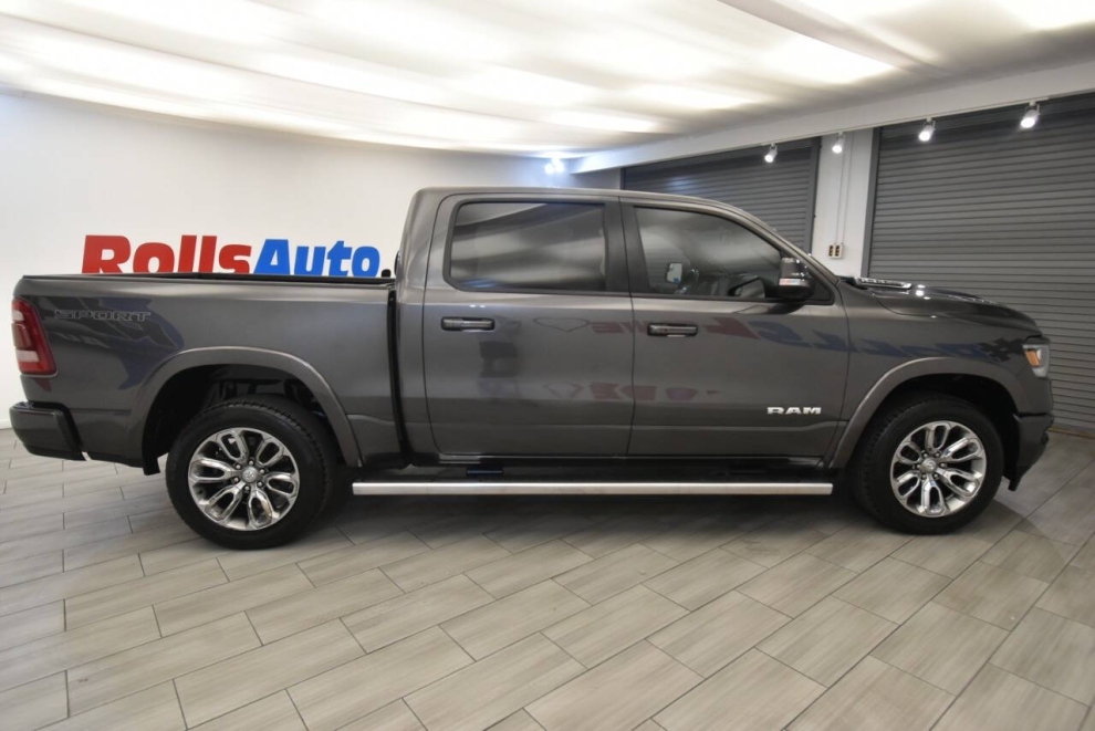 2020 RAM 1500 Laramie 4x4 4dr Crew Cab 5.6 ft. SB Pickup, Gris, Mileage: 69,824 - photo 5