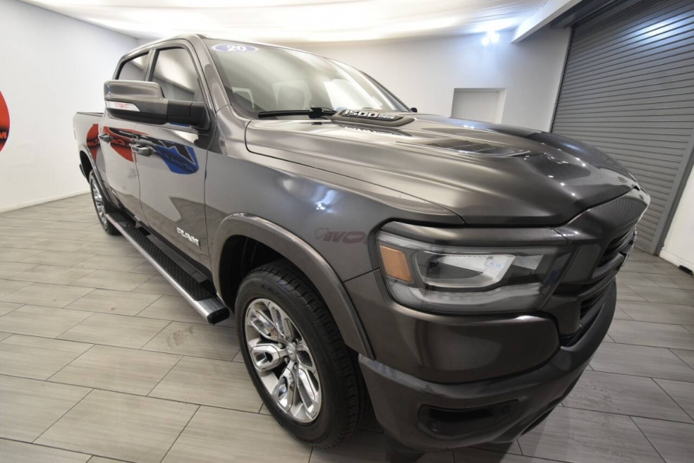 2020 RAM 1500 Laramie 4x4 4dr Crew Cab 5.6 ft. SB Pickup, Gris, Mileage: 69,824 - photo 6