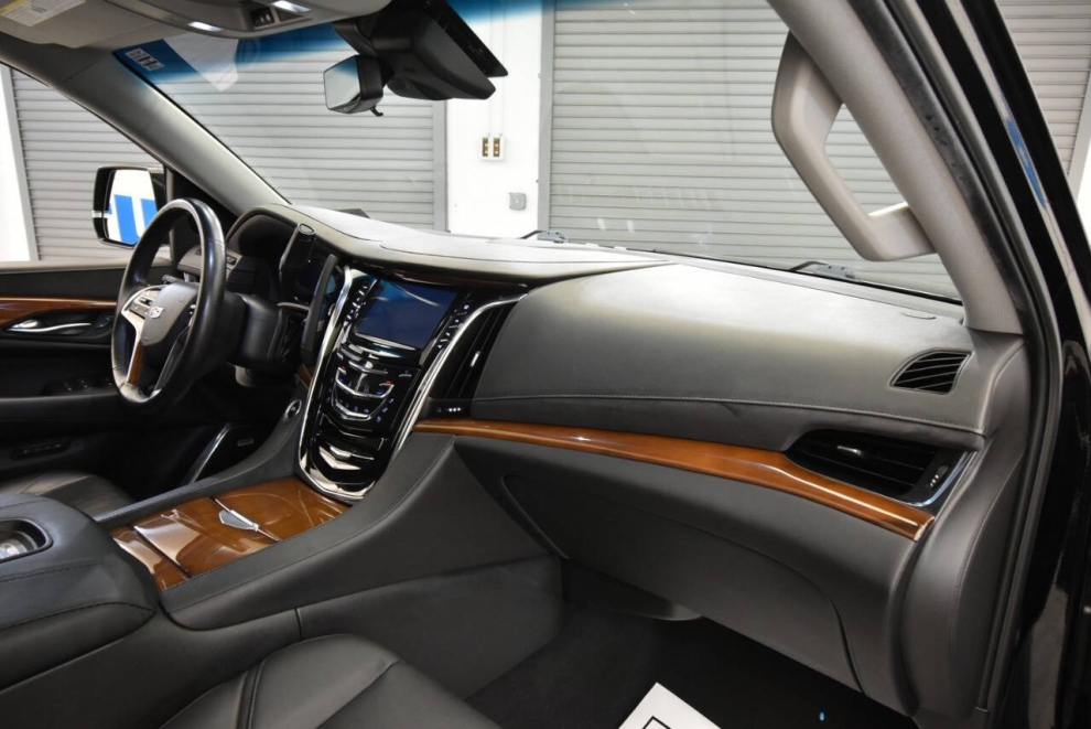 2017 Cadillac Escalade Luxury 4x4 4dr SUV, Black, Mileage: 83,961 - photo 16