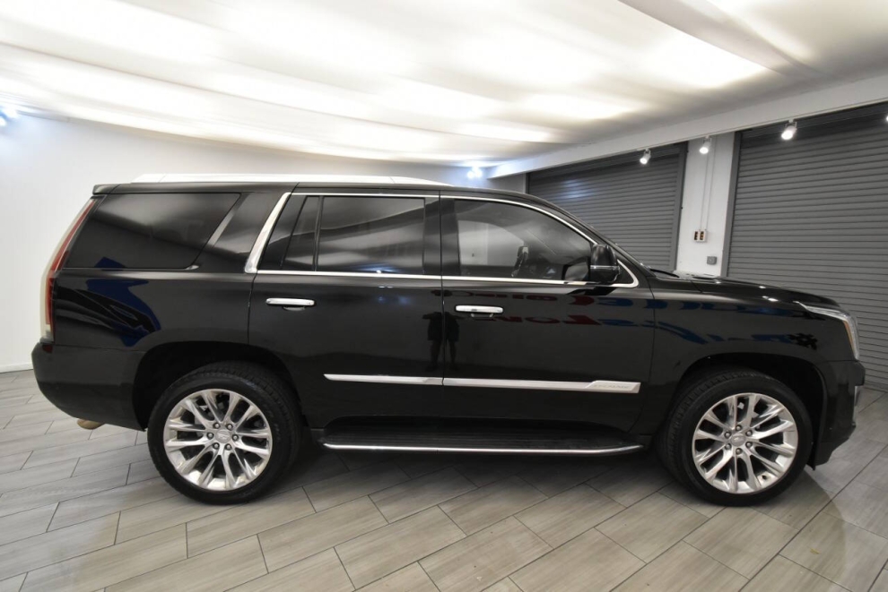 2017 Cadillac Escalade Luxury 4x4 4dr SUV, Black, Mileage: 83,961 - photo 5