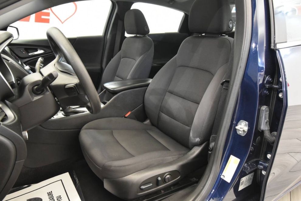 2022 Chevrolet Malibu LT 4dr Sedan, Blue, Mileage: 64,374 - photo 9