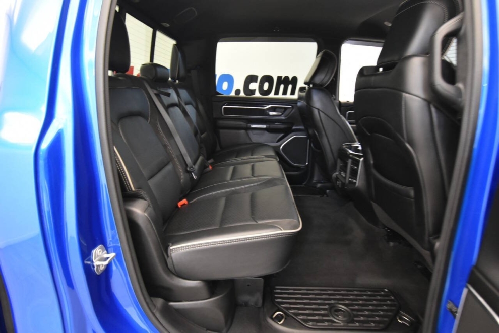2022 RAM 1500 Laramie 4x4 4dr Crew Cab 5.6 ft. SB Pickup, Blue, Mileage: 75,805 - photo 17