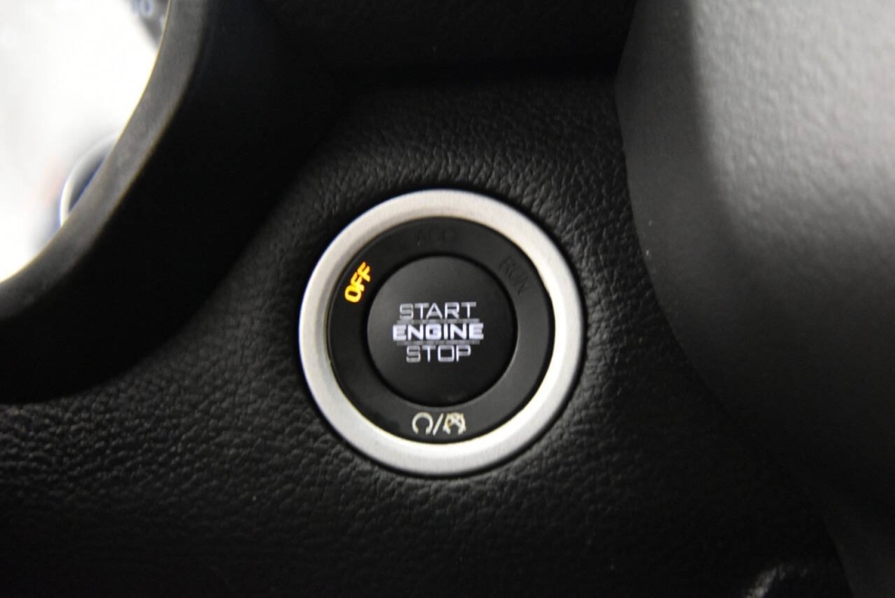 2022 RAM 1500 Laramie 4x4 4dr Crew Cab 5.6 ft. SB Pickup, Blue, Mileage: 75,805 - photo 20