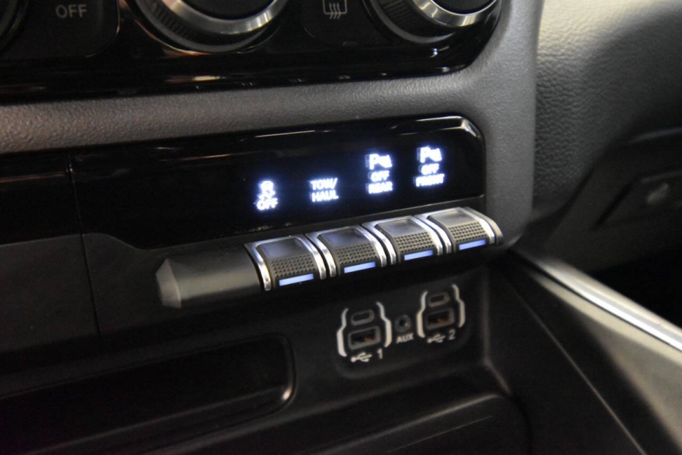 2022 RAM 1500 Laramie 4x4 4dr Crew Cab 5.6 ft. SB Pickup, Blue, Mileage: 75,805 - photo 23