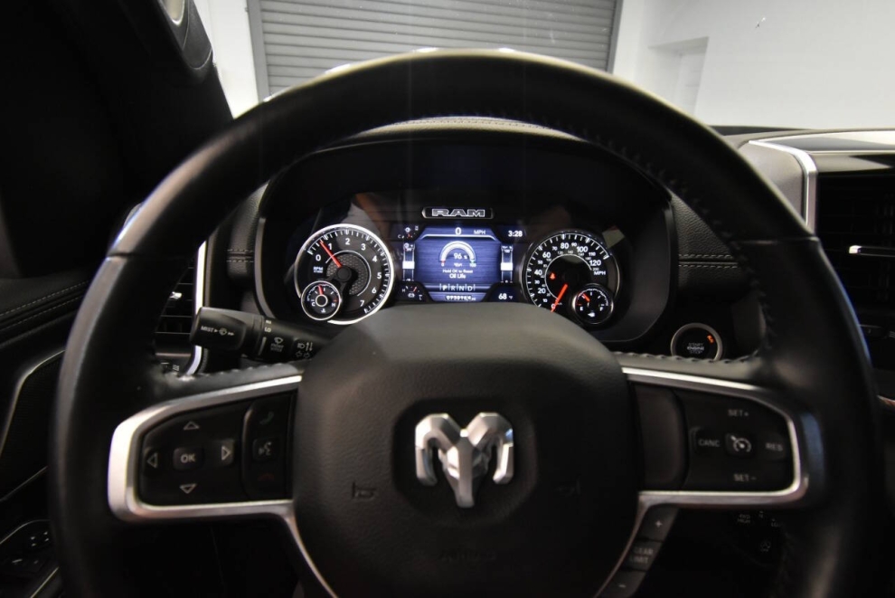 2022 RAM 1500 Laramie 4x4 4dr Crew Cab 5.6 ft. SB Pickup, Blue, Mileage: 75,805 - photo 27
