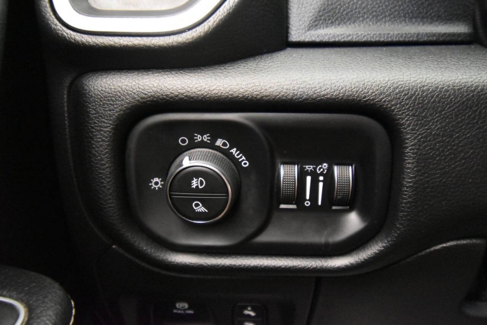 2022 RAM 1500 Laramie 4x4 4dr Crew Cab 5.6 ft. SB Pickup, Blue, Mileage: 75,805 - photo 31