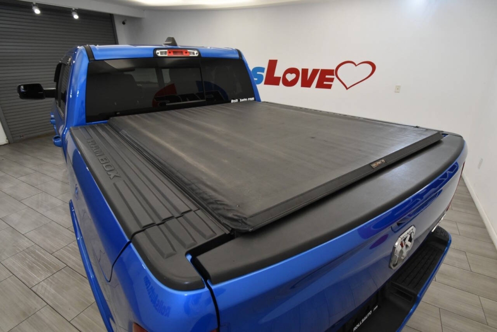 2022 RAM 1500 Laramie 4x4 4dr Crew Cab 5.6 ft. SB Pickup, Blue, Mileage: 75,805 - photo 37