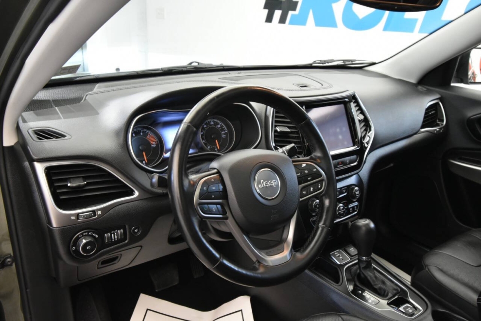 2021 Jeep Cherokee Limited 4dr SUV, Green, Mileage: 89,827 - photo 10