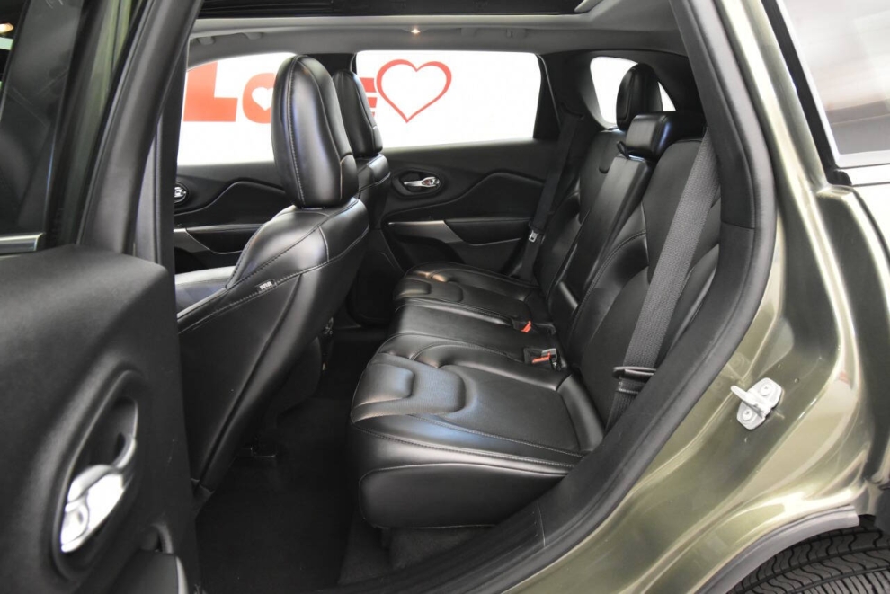 2021 Jeep Cherokee Limited 4dr SUV, Green, Mileage: 89,827 - photo 12