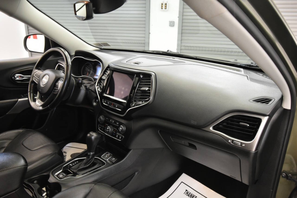 2021 Jeep Cherokee Limited 4dr SUV, Green, Mileage: 89,827 - photo 14