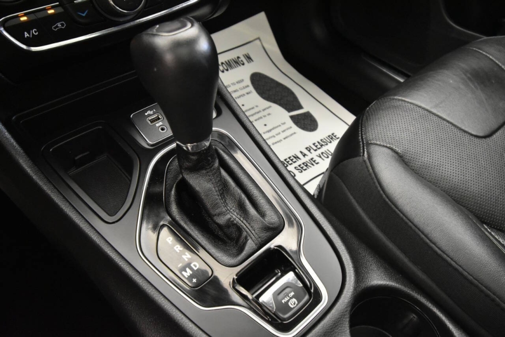 2021 Jeep Cherokee Limited 4dr SUV, Green, Mileage: 89,827 - photo 20