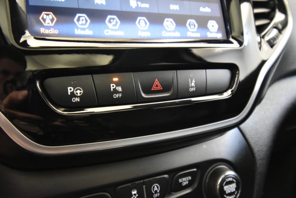 2021 Jeep Cherokee Limited 4dr SUV, Green, Mileage: 89,827 - photo 22