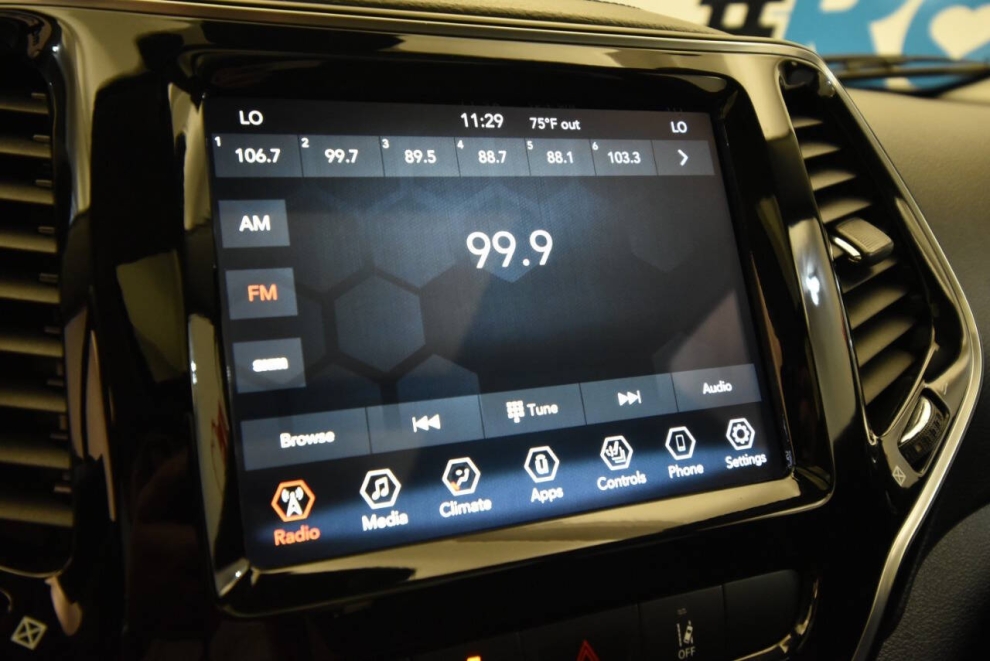 2021 Jeep Cherokee Limited 4dr SUV, Green, Mileage: 89,827 - photo 23