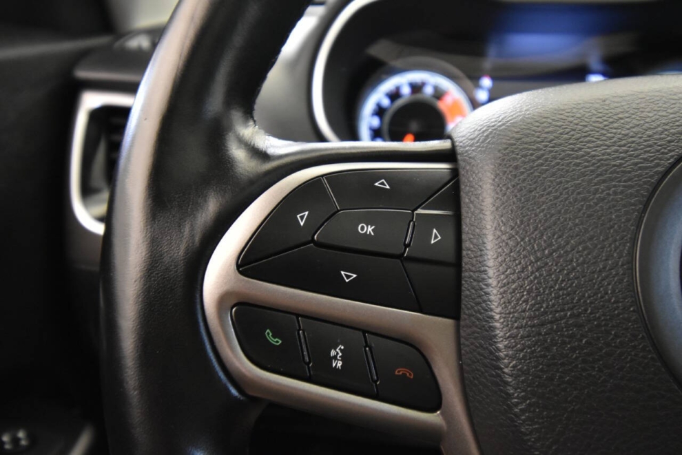 2021 Jeep Cherokee Limited 4dr SUV, Green, Mileage: 89,827 - photo 26