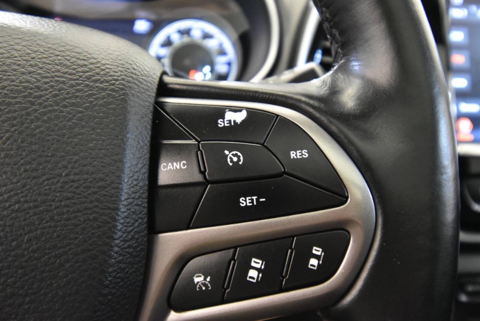 2021 Jeep Cherokee Limited 4dr SUV, Green, Mileage: 89,827 - photo 27