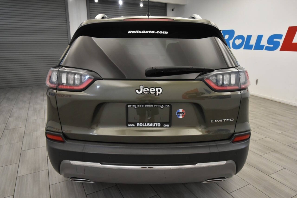 2021 Jeep Cherokee Limited 4dr SUV, Green, Mileage: 89,827 - photo 3