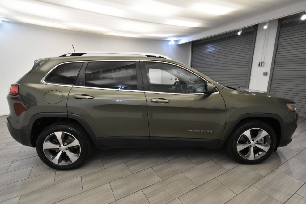 2021 Jeep Cherokee Limited 4dr SUV, Green, Mileage: 89,827 - photo 5