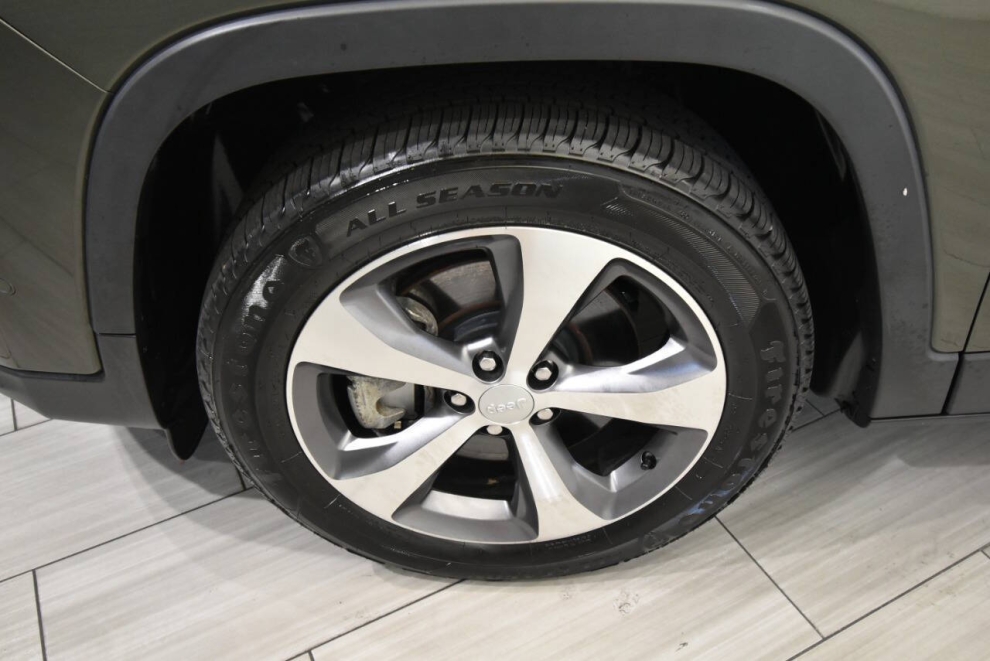 2021 Jeep Cherokee Limited 4dr SUV, Green, Mileage: 89,827 - photo 8