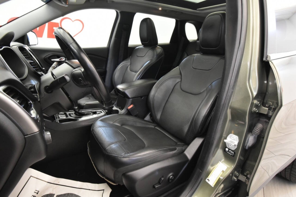 2021 Jeep Cherokee Limited 4dr SUV, Green, Mileage: 89,827 - photo 9