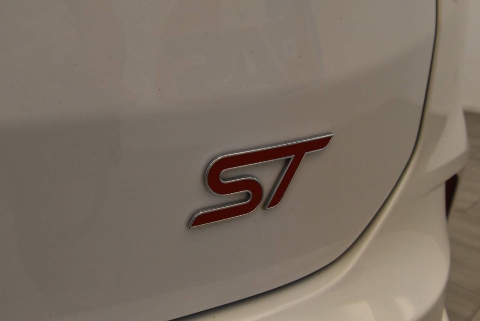 2020 Ford Edge ST AWD 4dr Crossover, White, Mileage: 77,831 - photo 37
