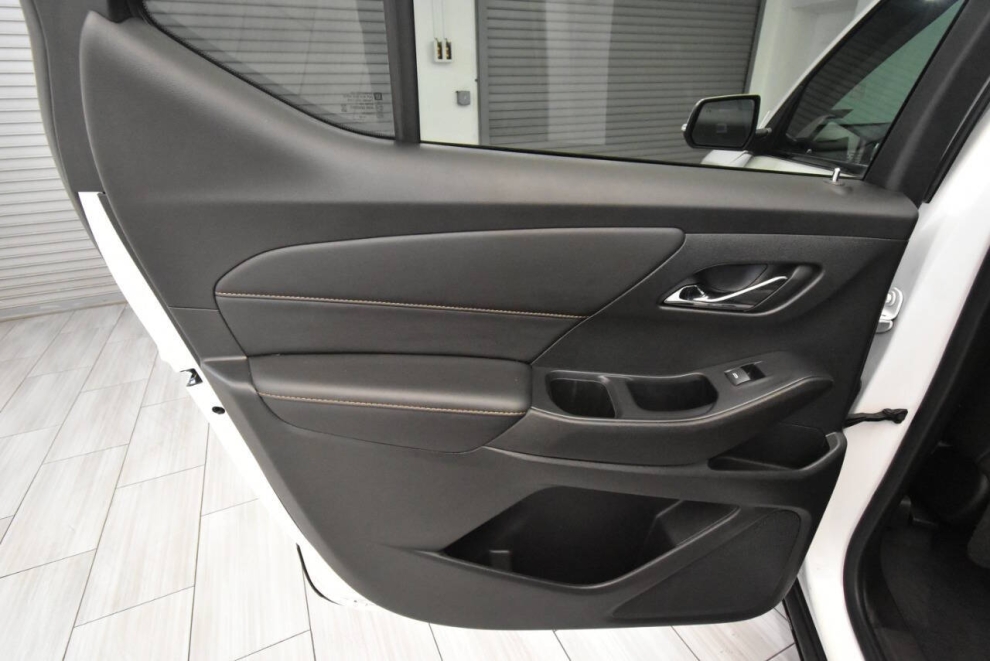 2021 Chevrolet Traverse RS 4x4 4dr SUV, Blanco, Mileage: 101,148 - photo 13