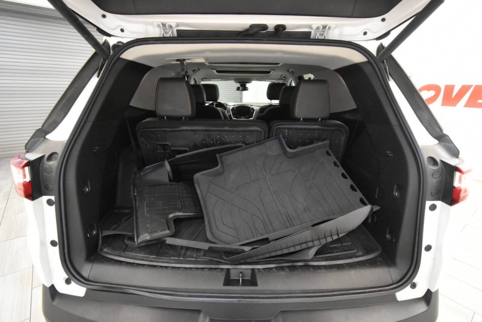 2021 Chevrolet Traverse RS 4x4 4dr SUV, Blanco, Mileage: 101,148 - photo 35