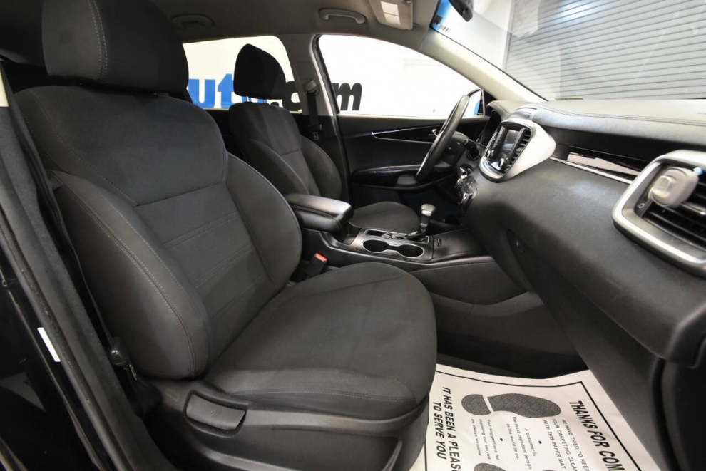2019 Kia Sorento L, Black, Mileage: 69,091 - photo 16