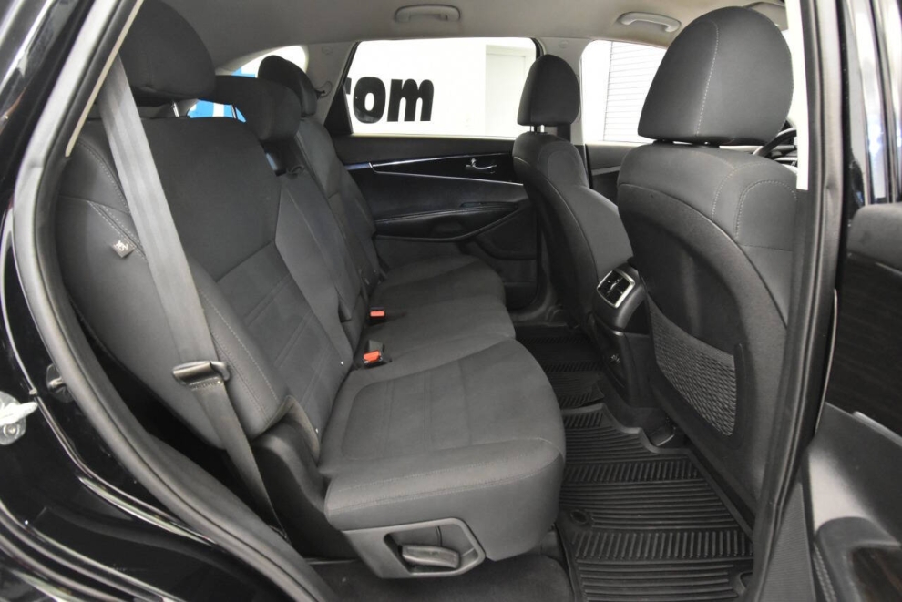 2019 Kia Sorento L, Black, Mileage: 69,091 - photo 17