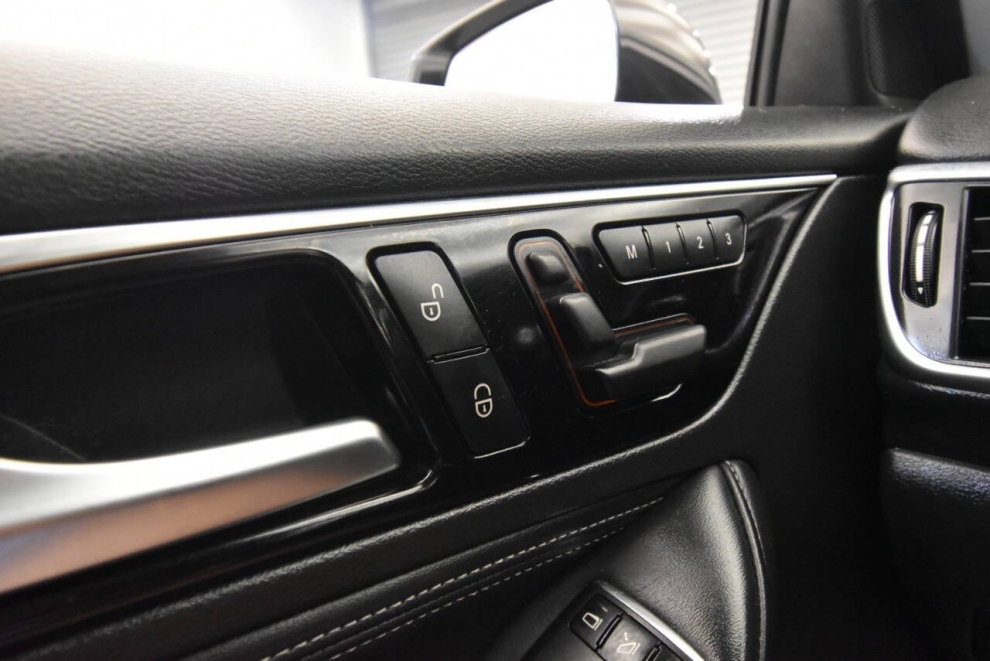 2019 Infiniti QX30 Luxe, W, Mileage: 68,661 - photo 32