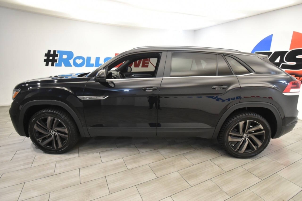 2022 Volkswagen Atlas Cross Sport V6 SE 4Motion AWD 4dr SUV w/Technology, Black, Mileage: 71,651 - photo 1