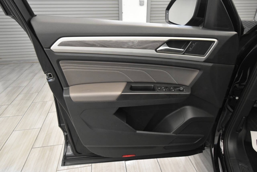 2022 Volkswagen Atlas Cross Sport V6 SE 4Motion AWD 4dr SUV w/Technology, Black, Mileage: 71,651 - photo 11