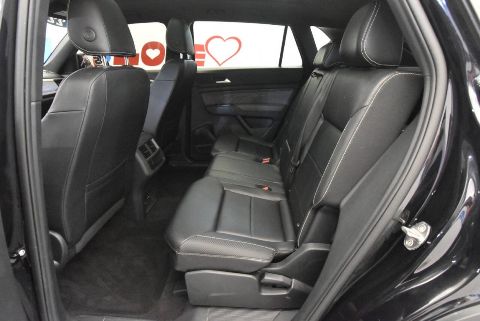 2022 Volkswagen Atlas Cross Sport V6 SE 4Motion AWD 4dr SUV w/Technology, Black, Mileage: 71,651 - photo 12