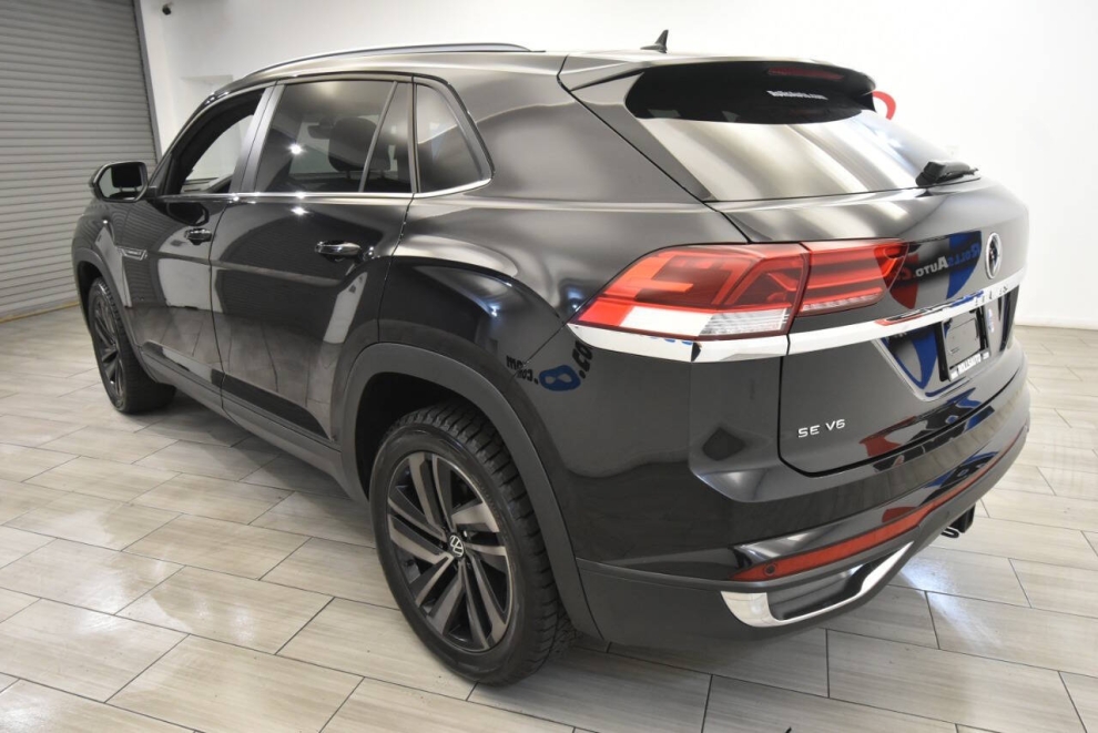 2022 Volkswagen Atlas Cross Sport V6 SE 4Motion AWD 4dr SUV w/Technology, Black, Mileage: 71,651 - photo 2