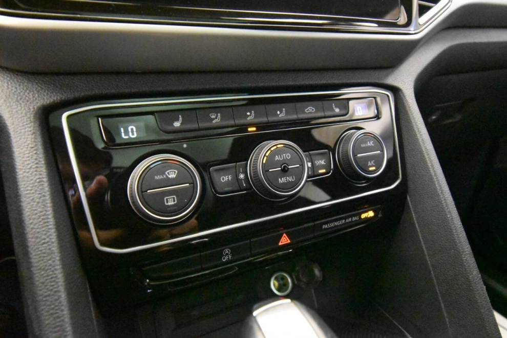2022 Volkswagen Atlas Cross Sport V6 SE 4Motion AWD 4dr SUV w/Technology, Black, Mileage: 71,651 - photo 21