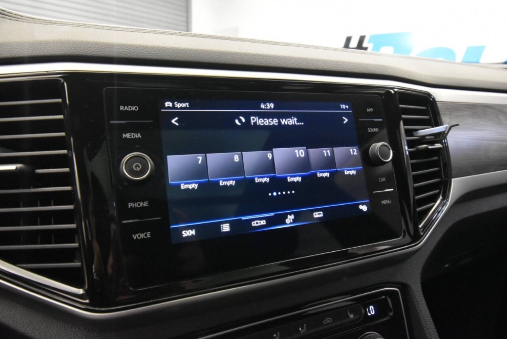 2022 Volkswagen Atlas Cross Sport V6 SE 4Motion AWD 4dr SUV w/Technology, Black, Mileage: 71,651 - photo 22