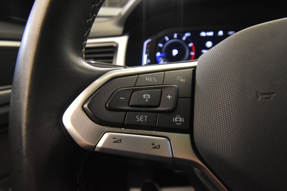 2022 Volkswagen Atlas Cross Sport V6 SE 4Motion AWD 4dr SUV w/Technology, Black, Mileage: 71,651 - photo 25