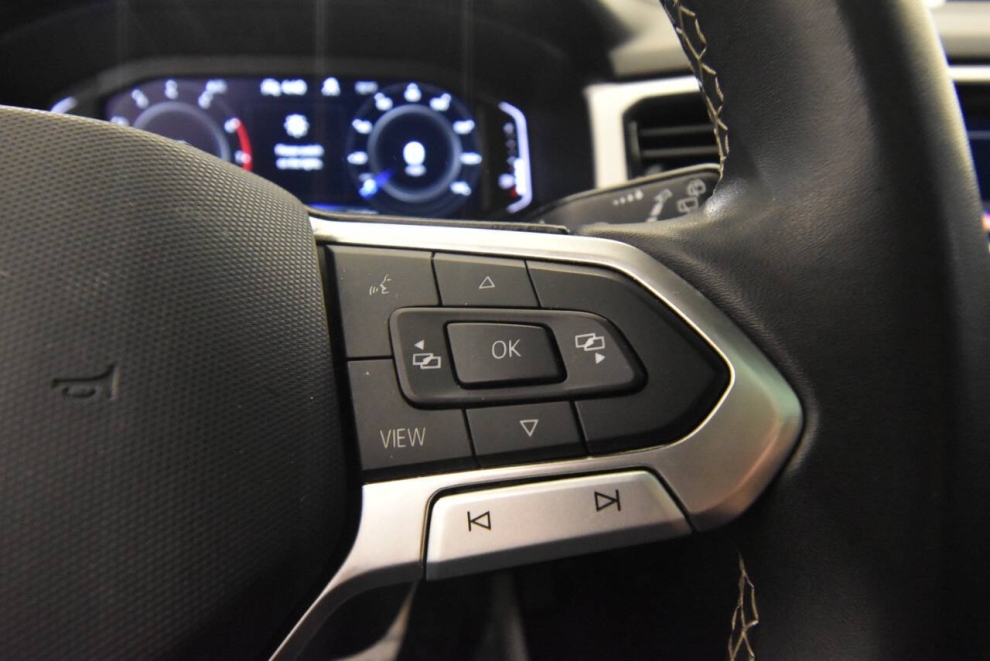 2022 Volkswagen Atlas Cross Sport V6 SE 4Motion AWD 4dr SUV w/Technology, Black, Mileage: 71,651 - photo 26